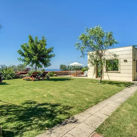 Eden Villa *